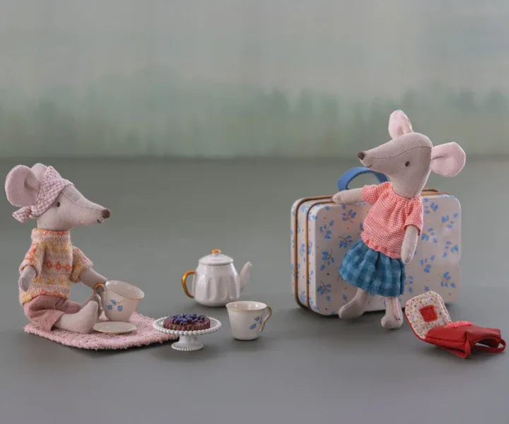 Blue Madelaine Afternoon Treat for Mouse