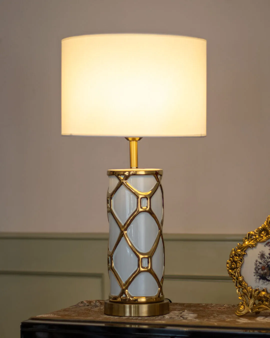 'Trellis' Ceramic Table Lamp - White
