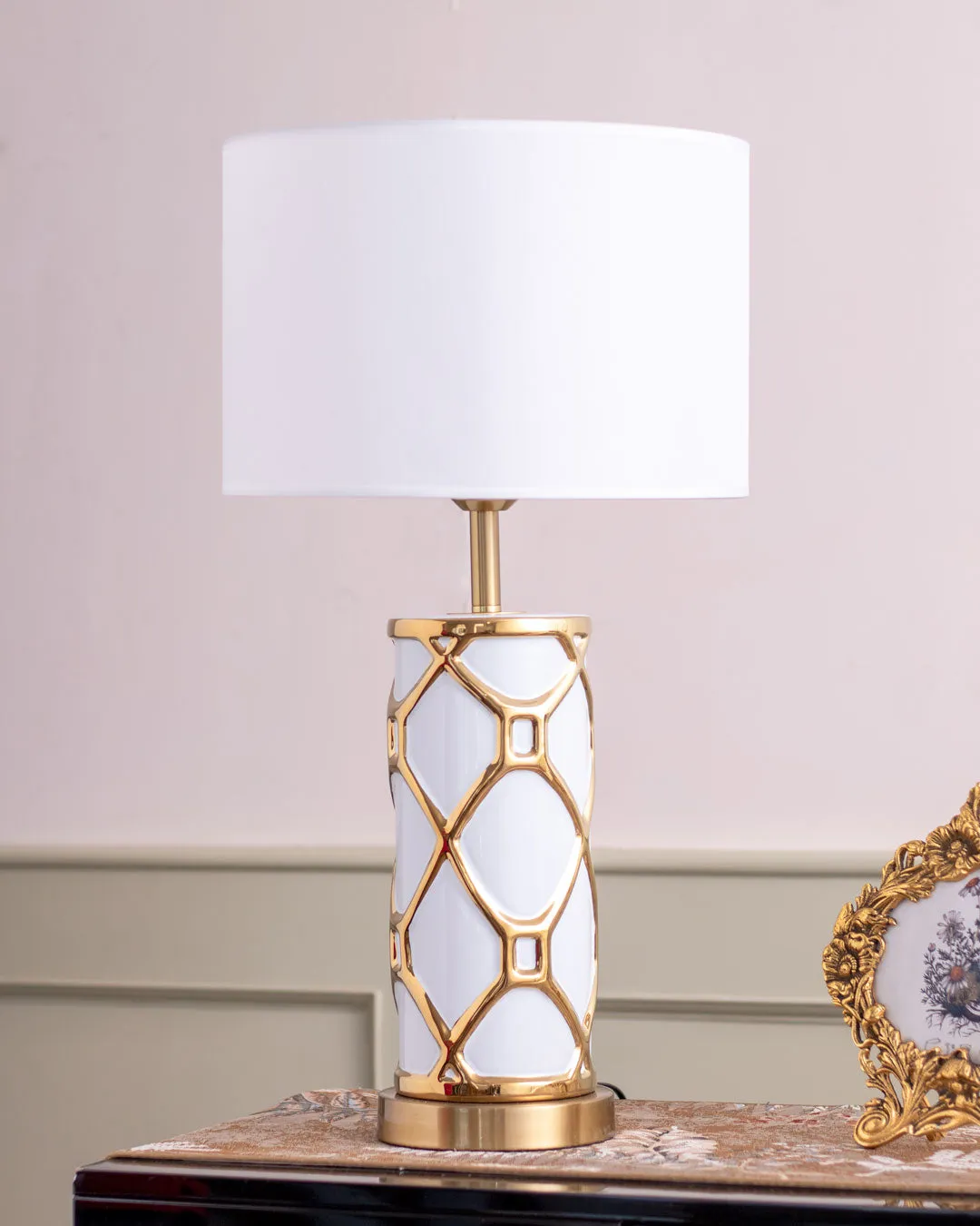 'Trellis' Ceramic Table Lamp - White